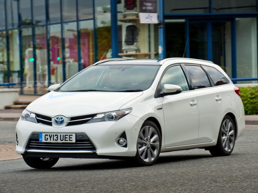  Toyota Auris Touring Sports Hybrid 2013 года  (UK) (фото 13 из 25)